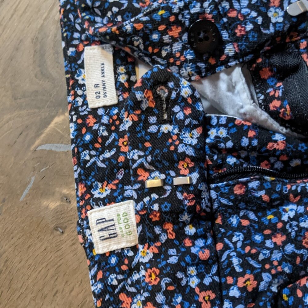 Gap cropped and skinny summer flowered pants